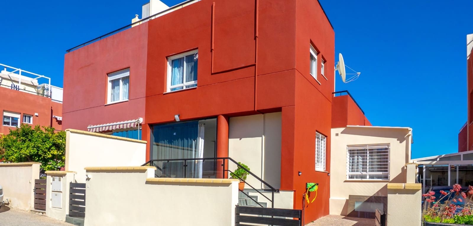 3 bedroom Townhouse for sale in Filipinas - € 288,000 (Ref: 9615652)