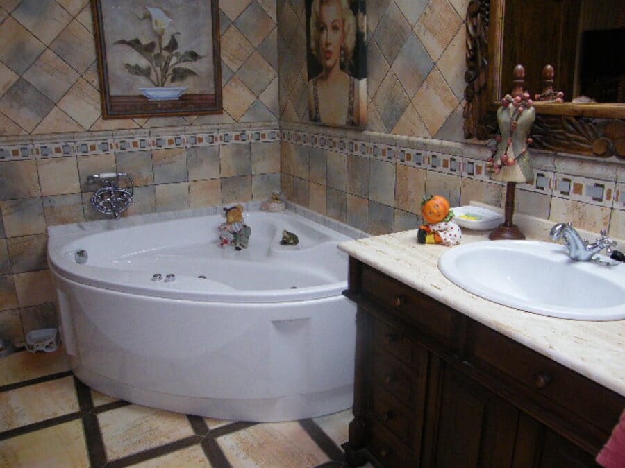 6 bedroom Townhouse for sale in Almoradi - € 369,000 (Ref: 9615656)