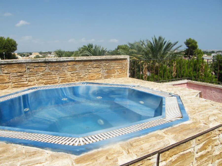 6 bedroom Townhouse for sale in Almoradi - € 369,000 (Ref: 9615656)
