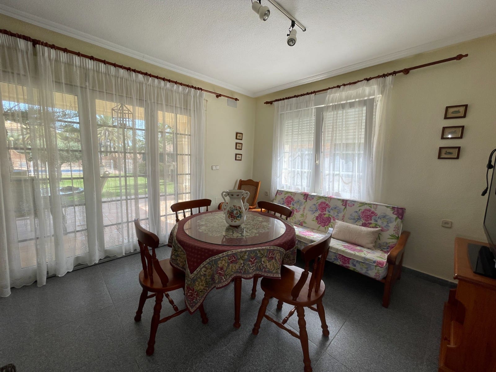 8 bedroom Villa for sale in Cabo Roig with garage - € 1,490,000 (Ref: 9615660)