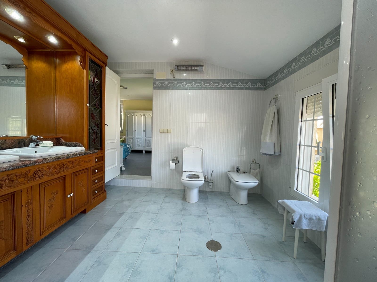 8 bedroom Villa for sale in Cabo Roig with garage - € 1,490,000 (Ref: 9615660)