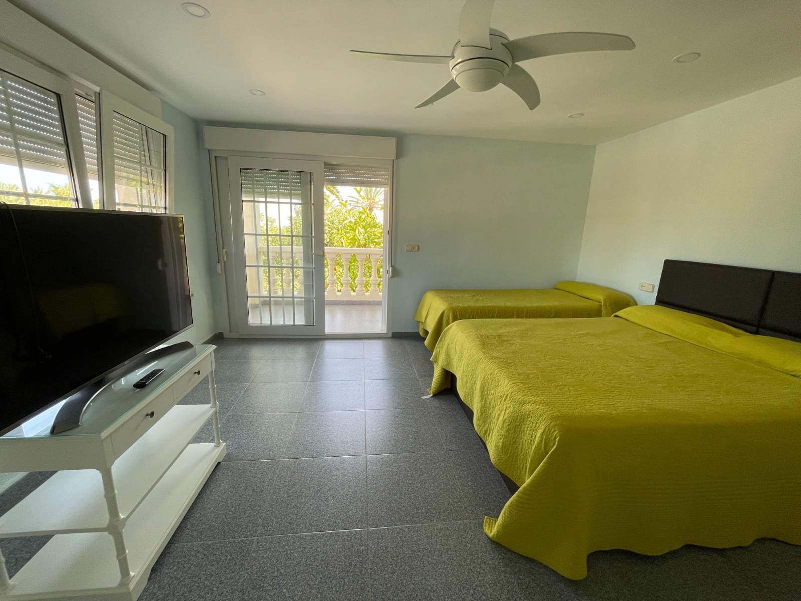 8 bedroom Villa for sale in Cabo Roig with garage - € 1,490,000 (Ref: 9615660)