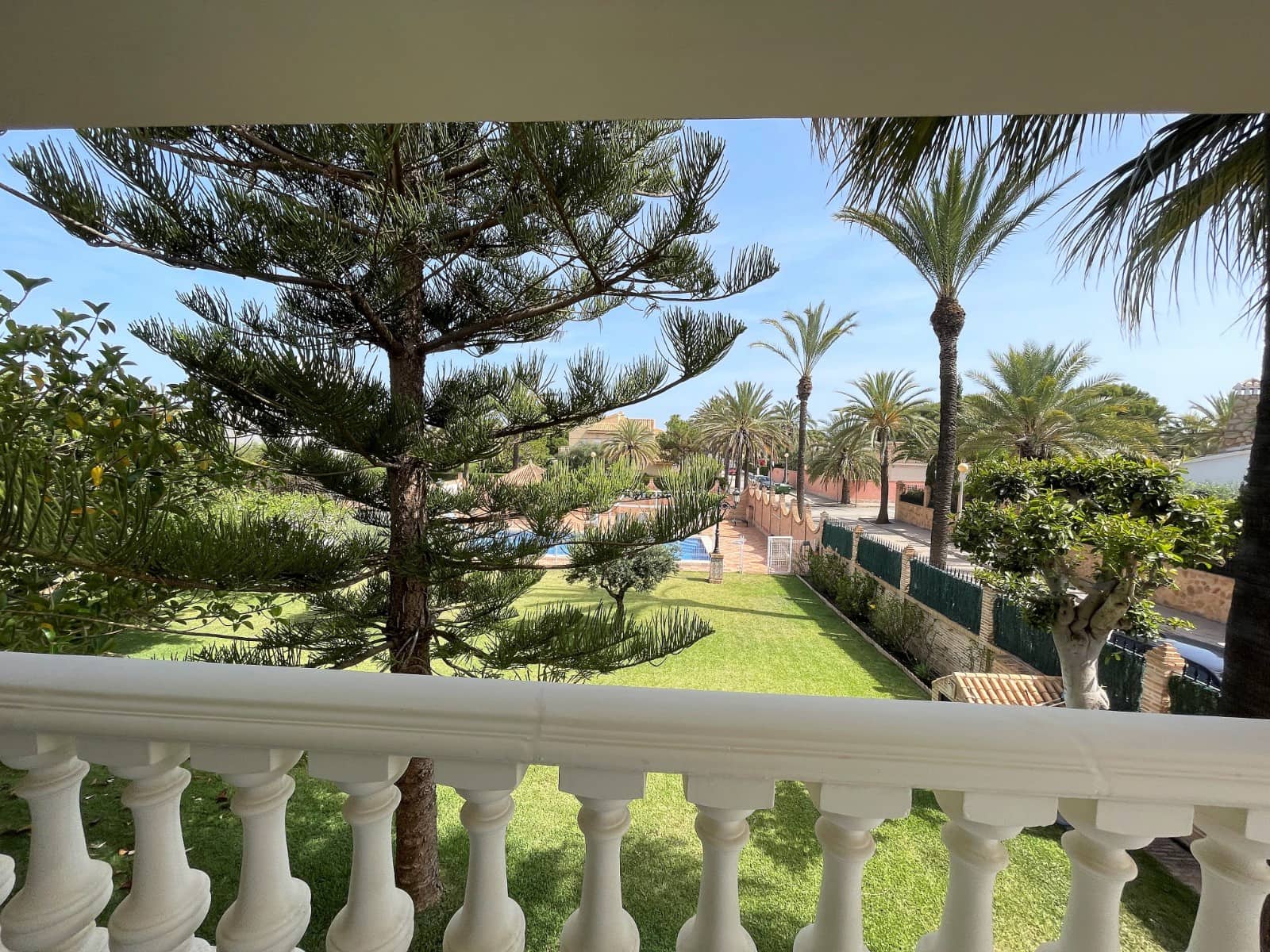 8 bedroom Villa for sale in Cabo Roig with garage - € 1,490,000 (Ref: 9615660)