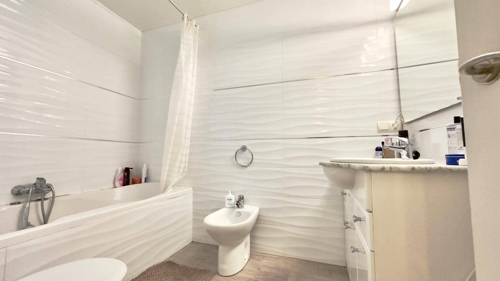 4 bedroom Apartment for sale in Torrevieja with pool - € 199,900 (Ref: 9615671)