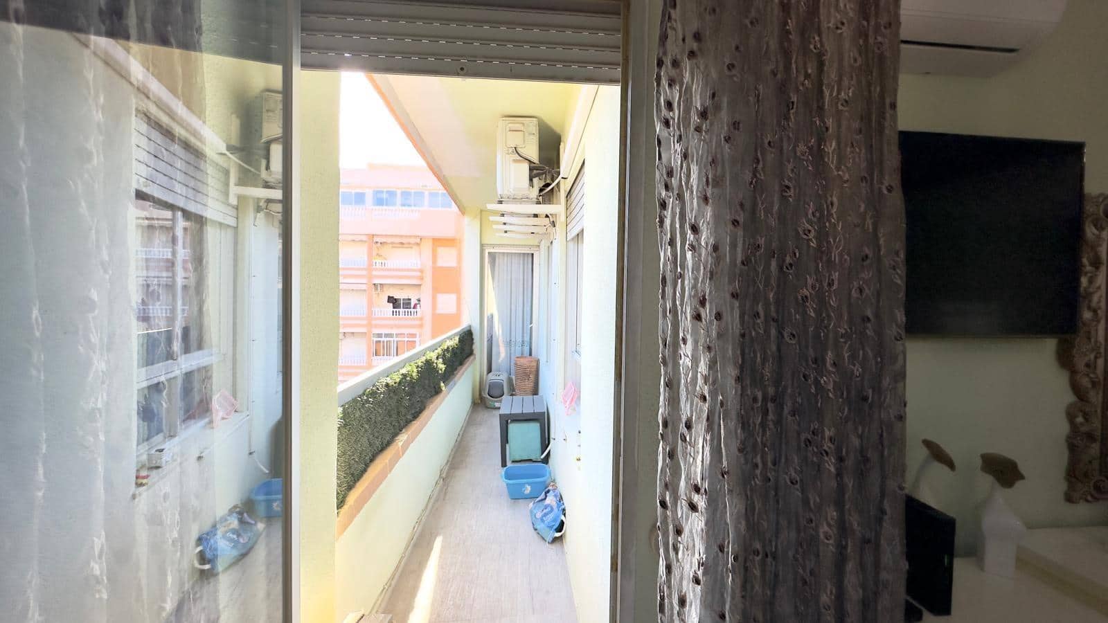 4 bedroom Apartment for sale in Torrevieja with pool - € 199,900 (Ref: 9615671)