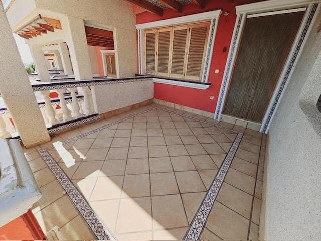 Chalet de 4 habitaciones en Guardamar del Segura en venta - 220.000 € (Ref: 9615690)