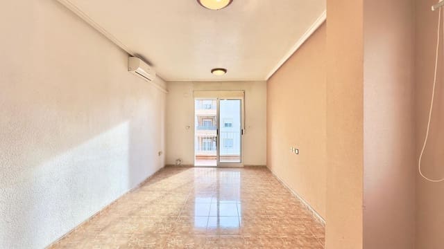 Apartamento de 2 habitaciones en Playa del Cura, Torrevieja en venta con piscina - 139.900 € (Ref: 9615725)