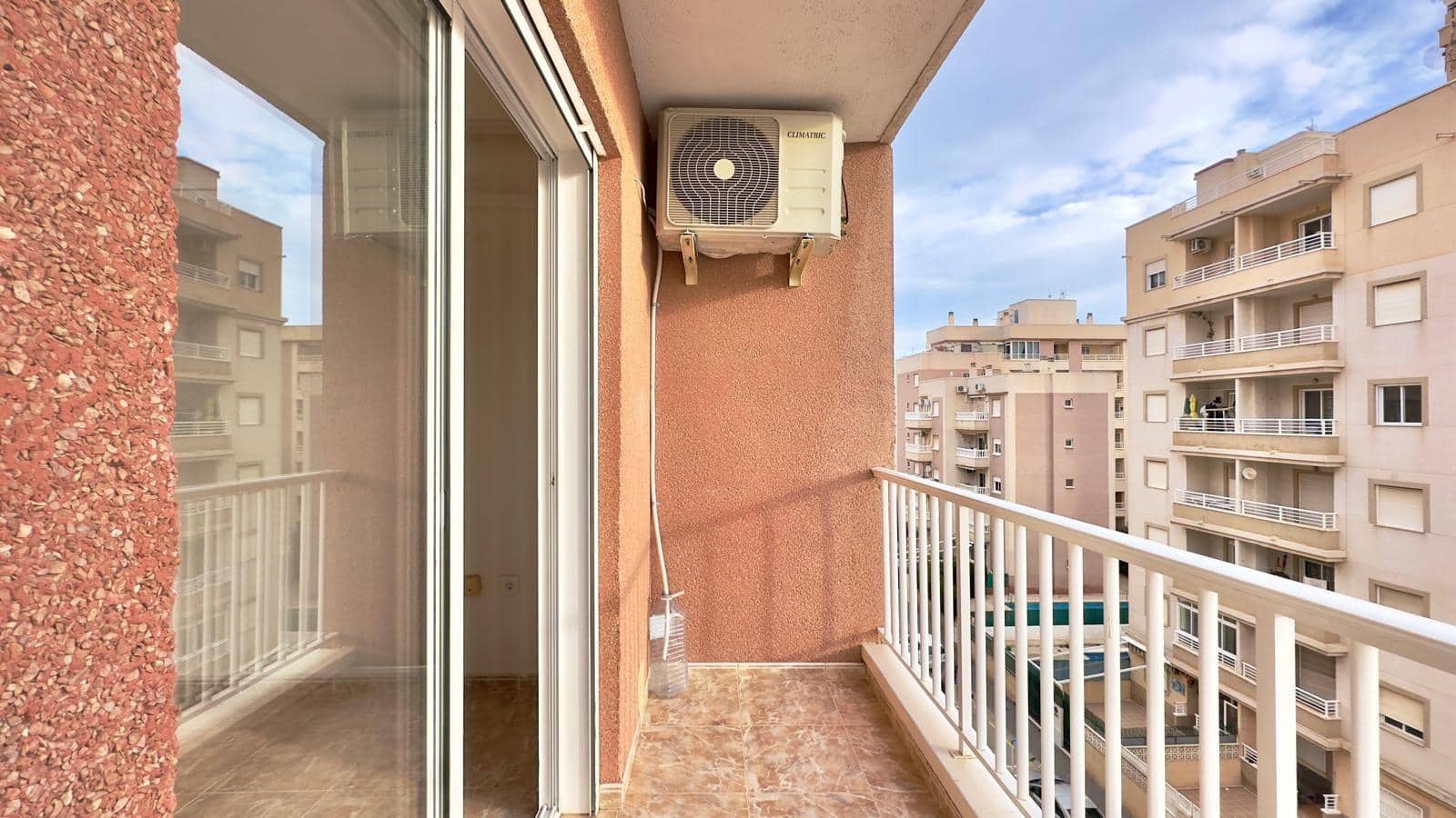 2 bedroom Apartment for sale in Torrevieja with pool - € 139,900 (Ref: 9615725)