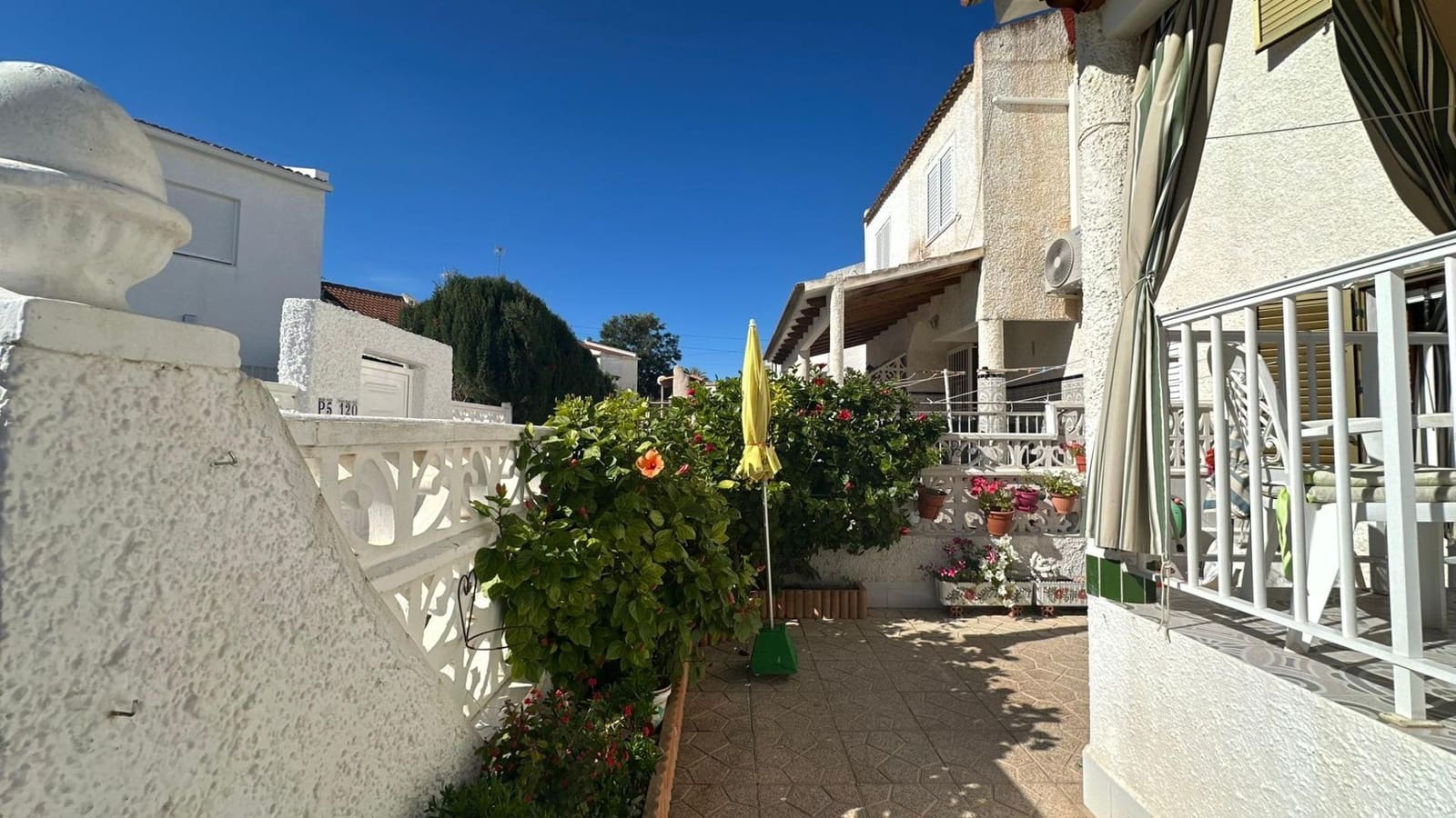 2 sypialnia Dom blizniak na sprzedaż w Torrevieja z basenem - 139 900 € (Ref: 9615731)