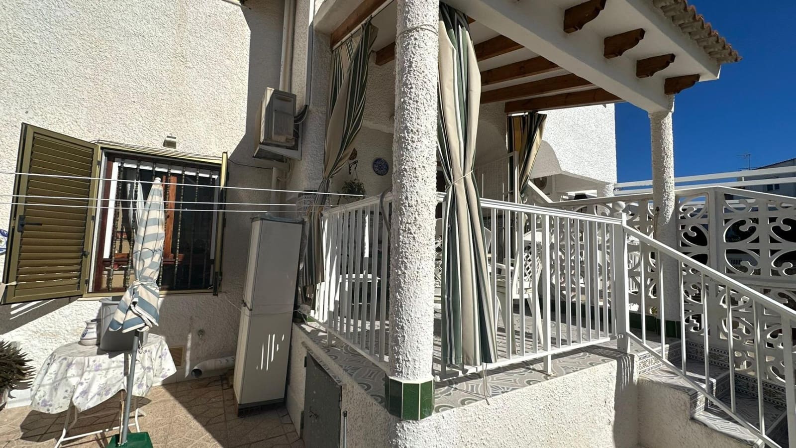 2 sypialnia Dom blizniak na sprzedaż w Torrevieja z basenem - 139 900 € (Ref: 9615731)
