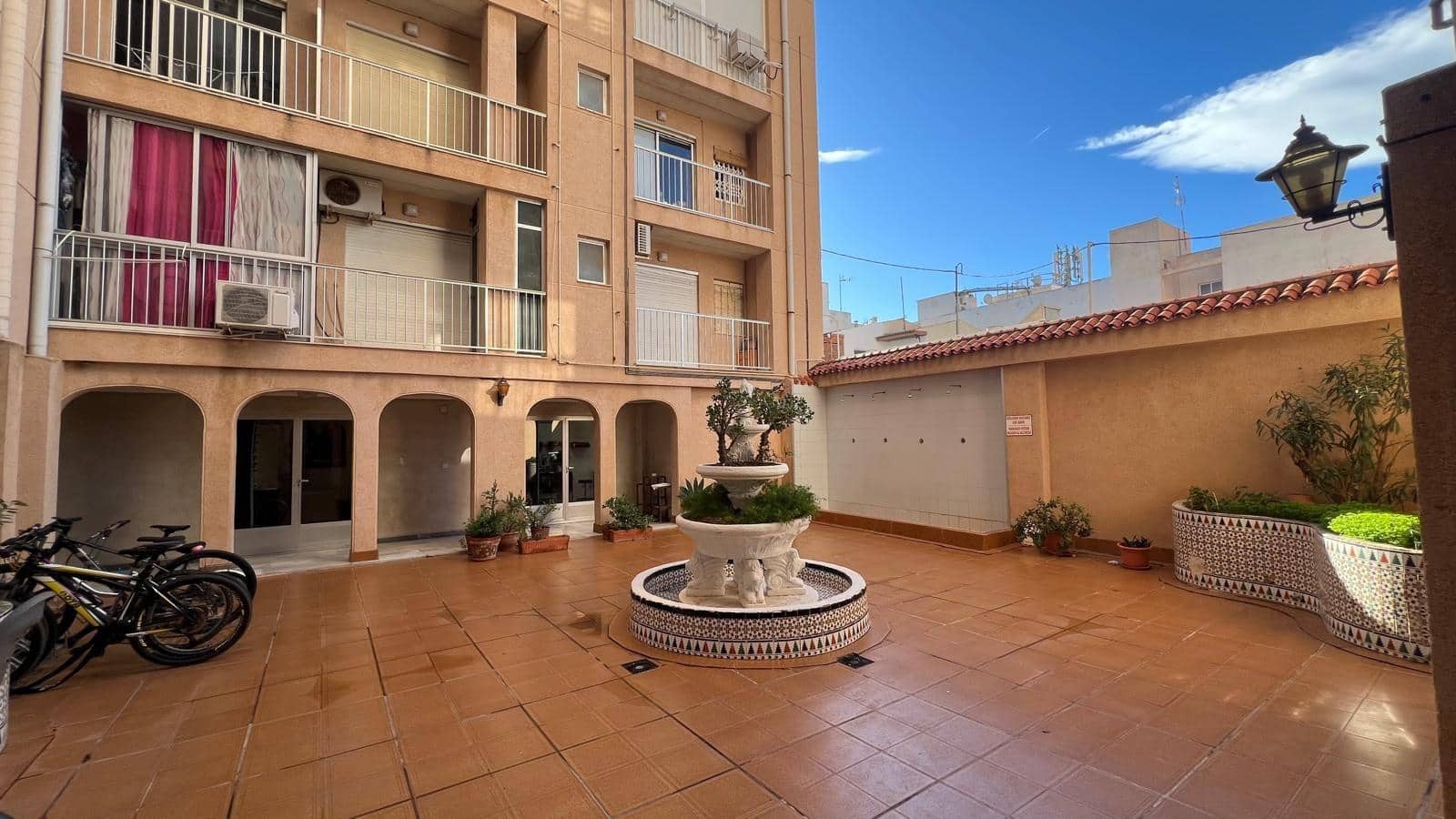 Huoneisto myytävänä paikassa Torrevieja - 94 900 € (Ref: 9615733)