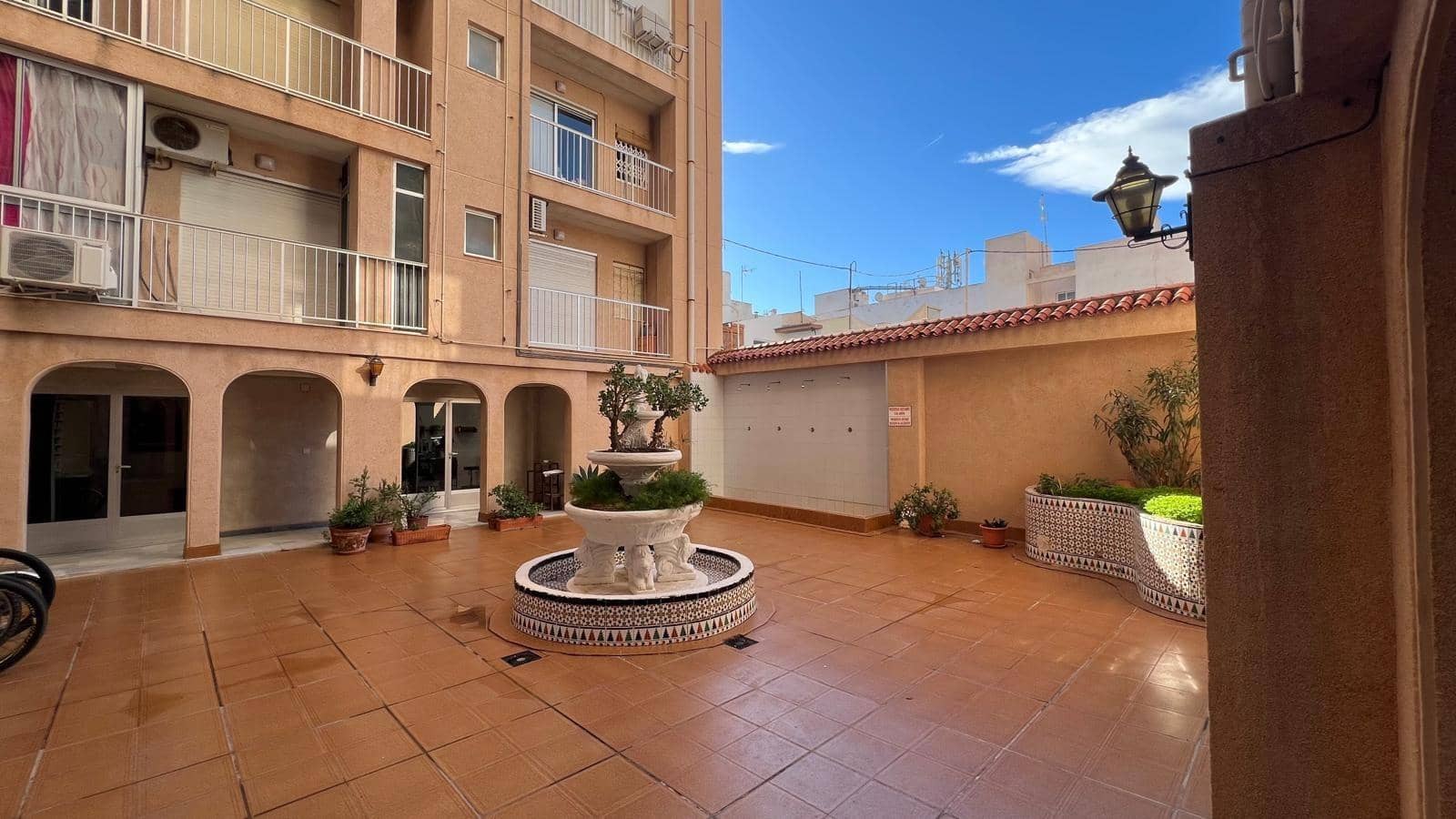 Huoneisto myytävänä paikassa Torrevieja - 94 900 € (Ref: 9615733)