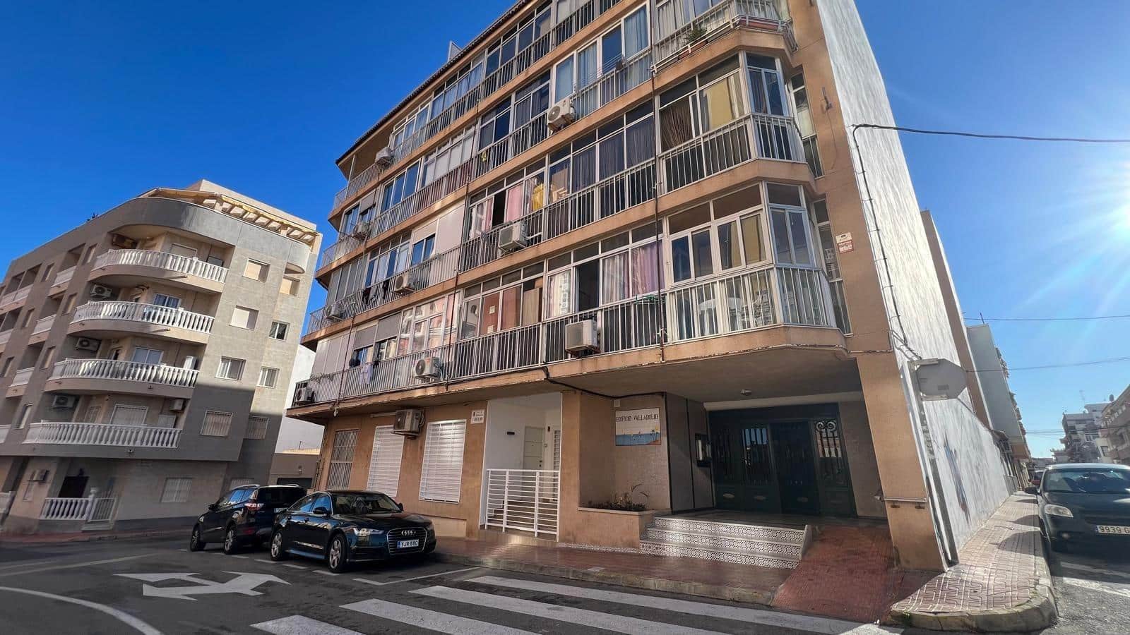 Huoneisto myytävänä paikassa Torrevieja - 94 900 € (Ref: 9615733)