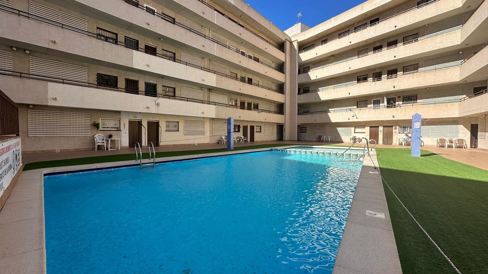 2 Zimmer Penthouse zu verkaufen in Torrevieja mit Pool - 144.900 € (Ref: 9615746)