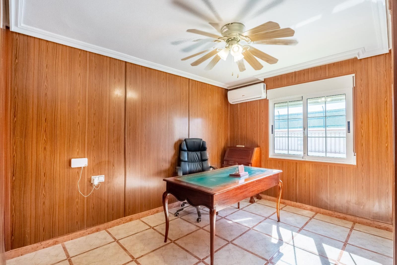 6 Zimmer Villa zu verkaufen in Torrevieja mit Pool - 645.000 € (Ref: 9615792)