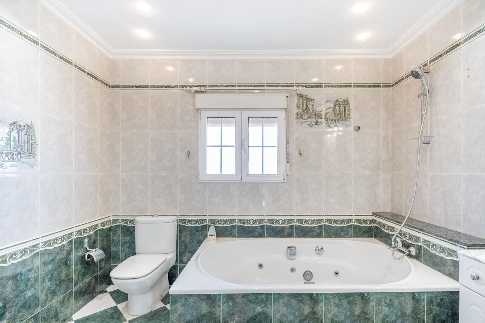 6 Zimmer Villa zu verkaufen in Torrevieja mit Pool - 645.000 € (Ref: 9615792)