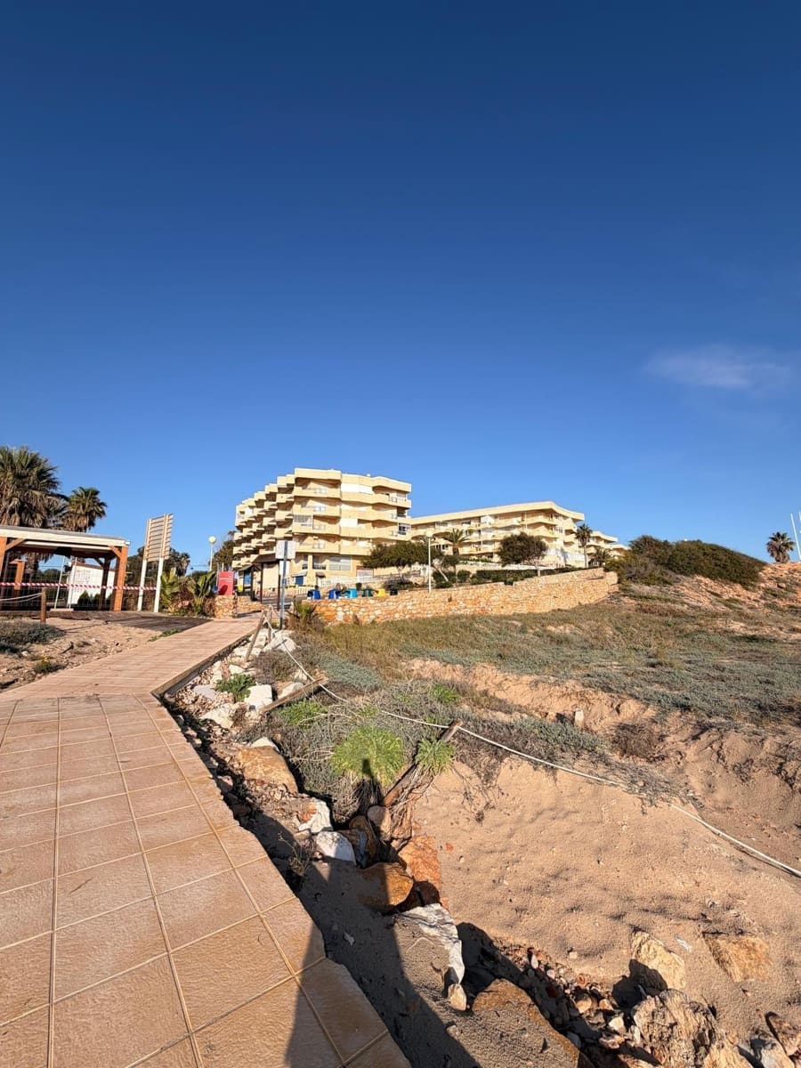 Apartment for sale in Campoamor with pool - € 139,000 (Ref: 9615797)