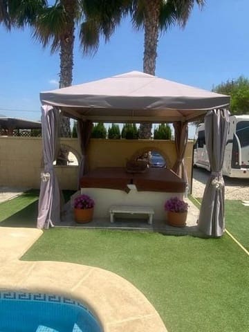 5 bedroom Villa for sale in Albatera with pool - € 399,950 (Ref: 9615798)