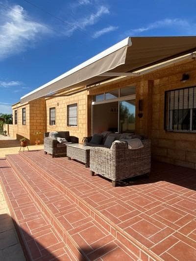 5 bedroom Villa for sale in Albatera with pool - € 399,950 (Ref: 9615798)