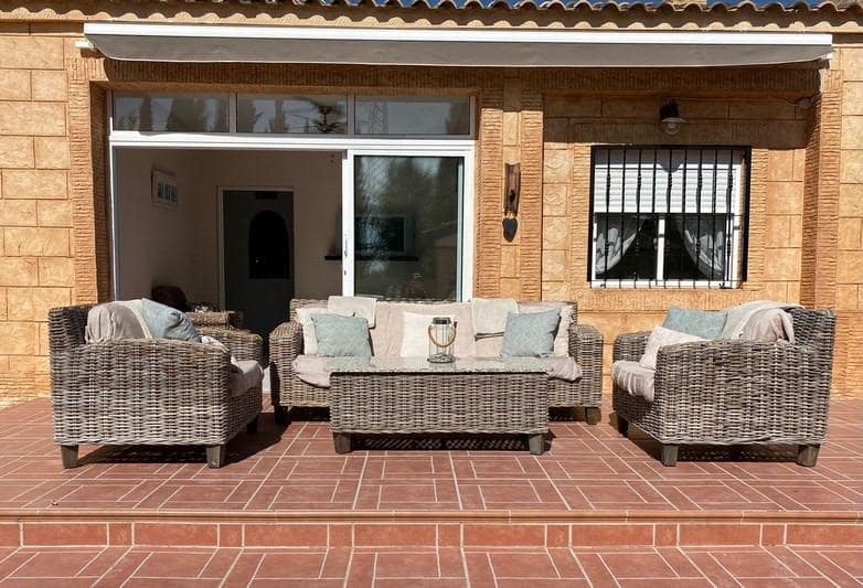 5 bedroom Villa for sale in Albatera with pool - € 399,950 (Ref: 9615798)