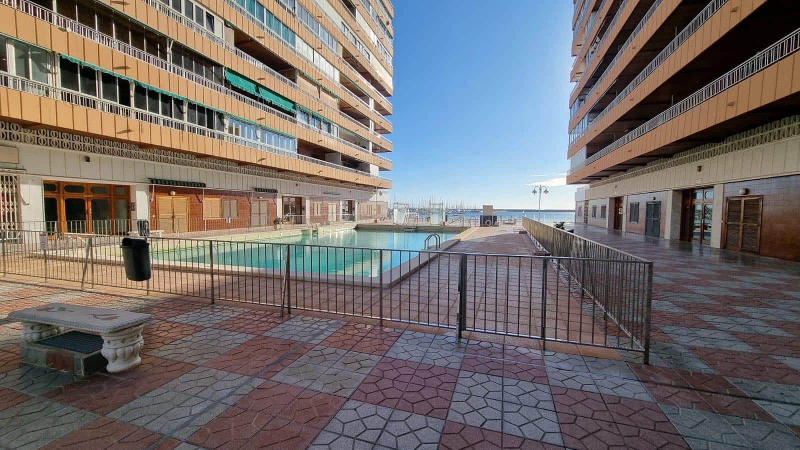 3 sovrum Takvåning till salu i Torrevieja med pool - 330 000 € (Ref: 9615799)