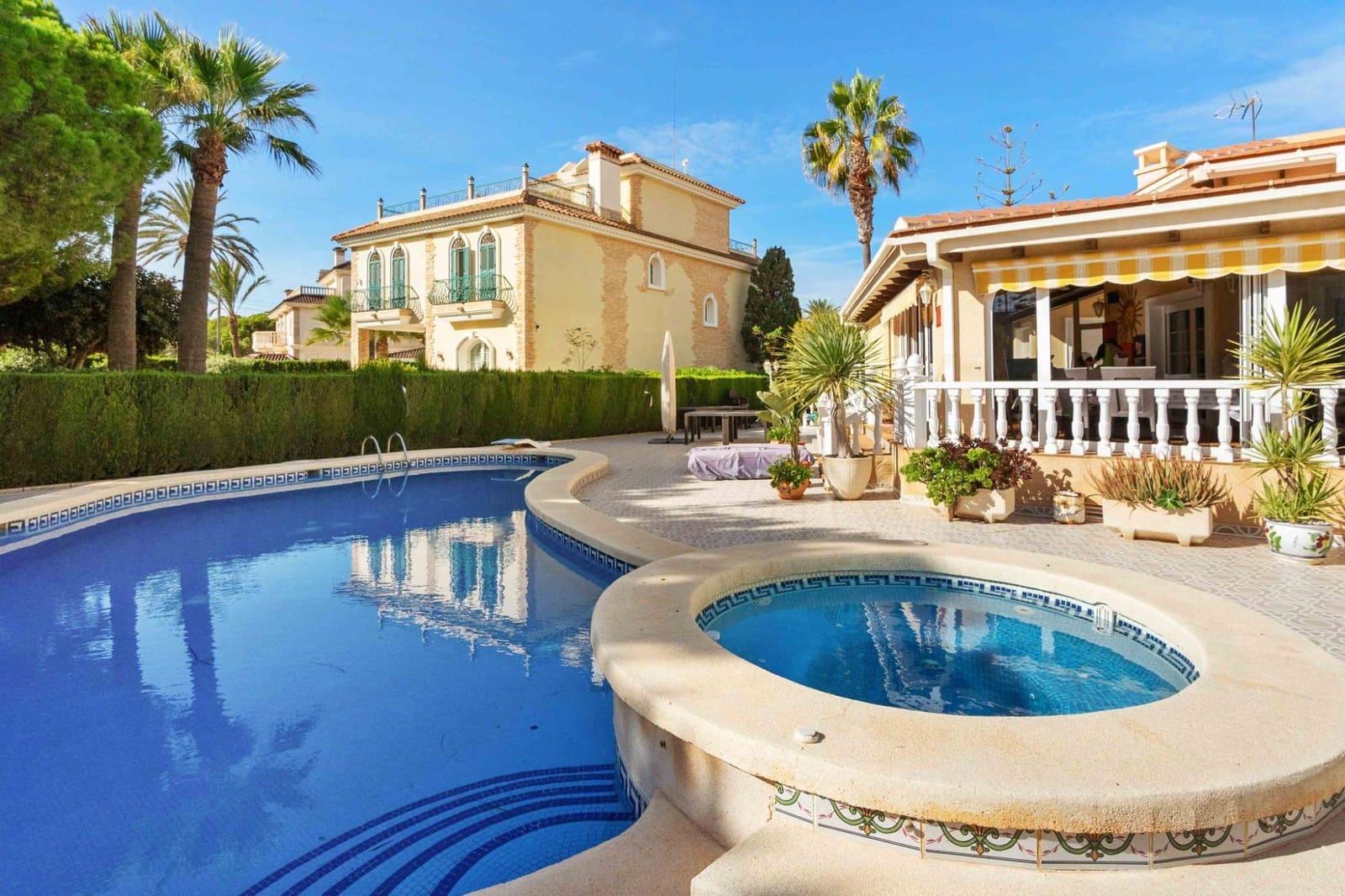 3 Zimmer Villa zu verkaufen in Cabo Roig mit Pool - 1.750.000 € (Ref: 9615803)