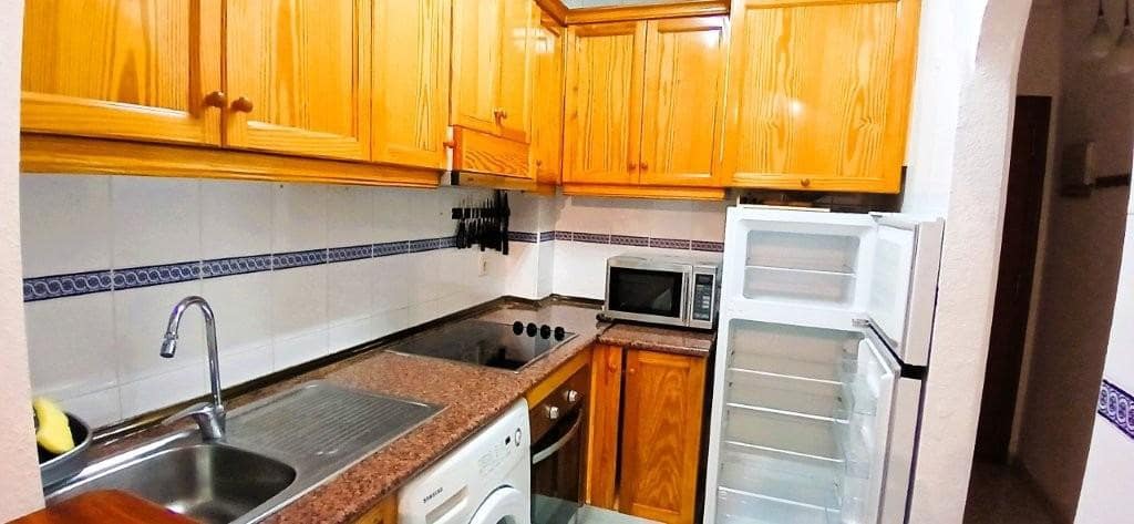 2 bedroom Apartment for sale in Torrevieja with pool - € 121,000 (Ref: 9615806)