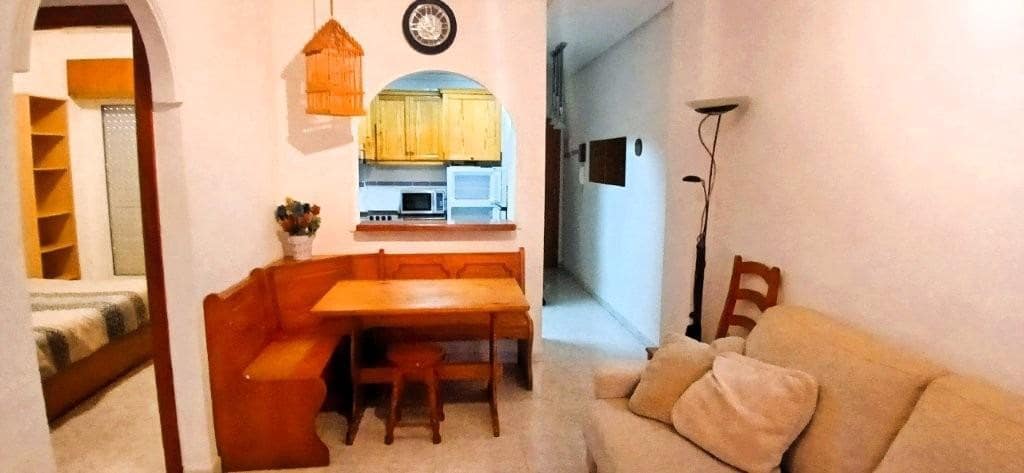 2 bedroom Apartment for sale in Torrevieja with pool - € 121,000 (Ref: 9615806)