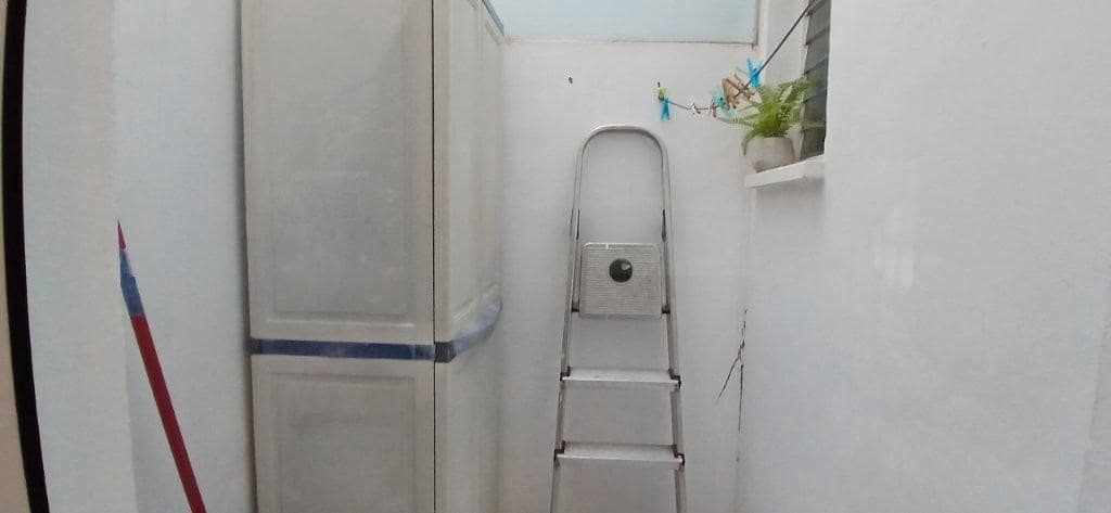 2 bedroom Apartment for sale in Torrevieja with pool - € 121,000 (Ref: 9615806)