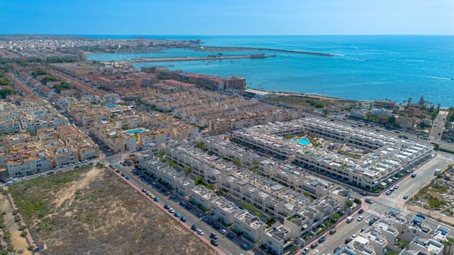 Apartamento de 2 habitaciones en La Veleta, Torrevieja en venta - 235.000 € (Ref: 9615809)