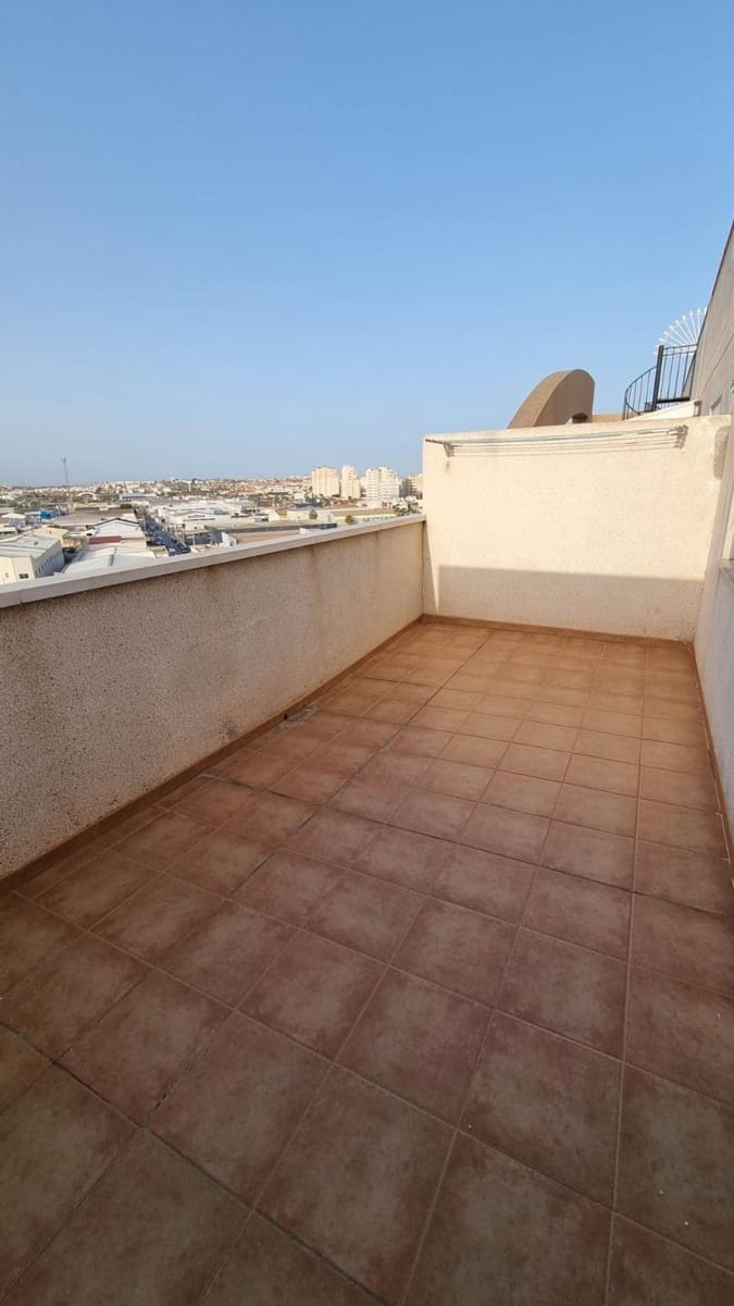Ático de 2 habitaciones en Torrevieja en venta con piscina - 160.000 € (Ref: 9618500)