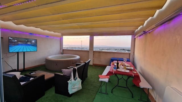 2 slaapkamer Penthouse te koop in Centro, Torrevieja met zwembad - € 160.000 (Ref: 9618500)