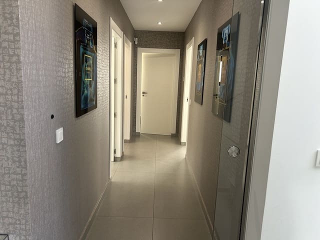 Chalet de 5 habitaciones en La Siesta, Torrevieja en venta con garaje - 849.950 € (Ref: 9652117)