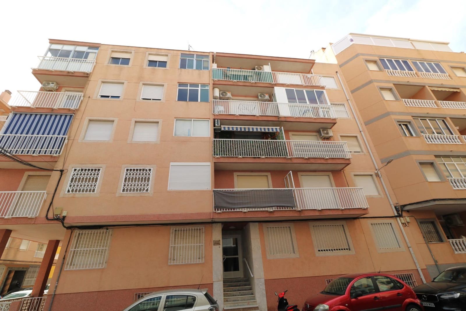 3 bedroom Apartment for sale in Torrevieja - € 150,000 (Ref: 9663786)
