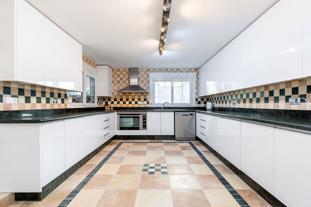 7 slaapkamer Villa te koop in Campoamor - € 1.350.000 (Ref: 9663788)