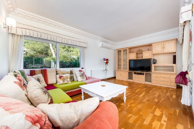 Chalet de 7 habitaciones en Campoamor, Orihuela en venta - 1.350.000 € (Ref: 9663788)