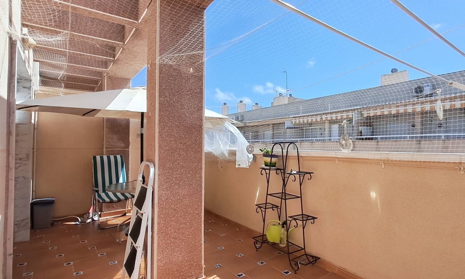 Ático de 2 habitaciones en Torrevieja en venta - 128.000 € (Ref: 9663789)