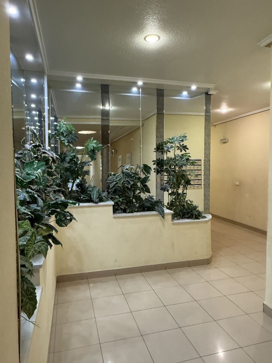 Apartamento de 2 habitaciones en Torrevieja en venta - 149.000 € (Ref: 9663795)