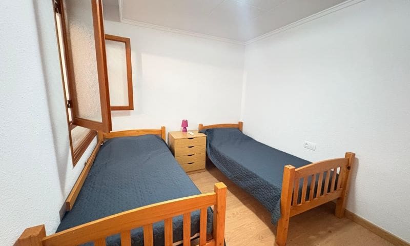 2 sovrum Lägenhet till salu i Torrevieja med garage - 165 000 € (Ref: 9663800)