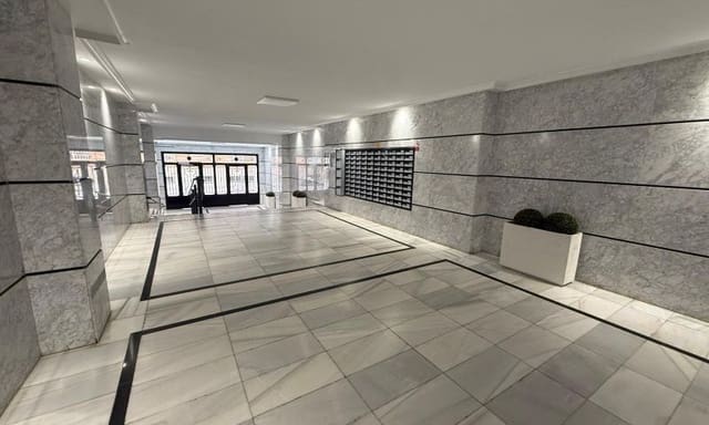 Apartamento de 2 habitaciones en Playa del Acequión, Torrevieja en venta con garaje - 159.995 € (Ref: 9663800)