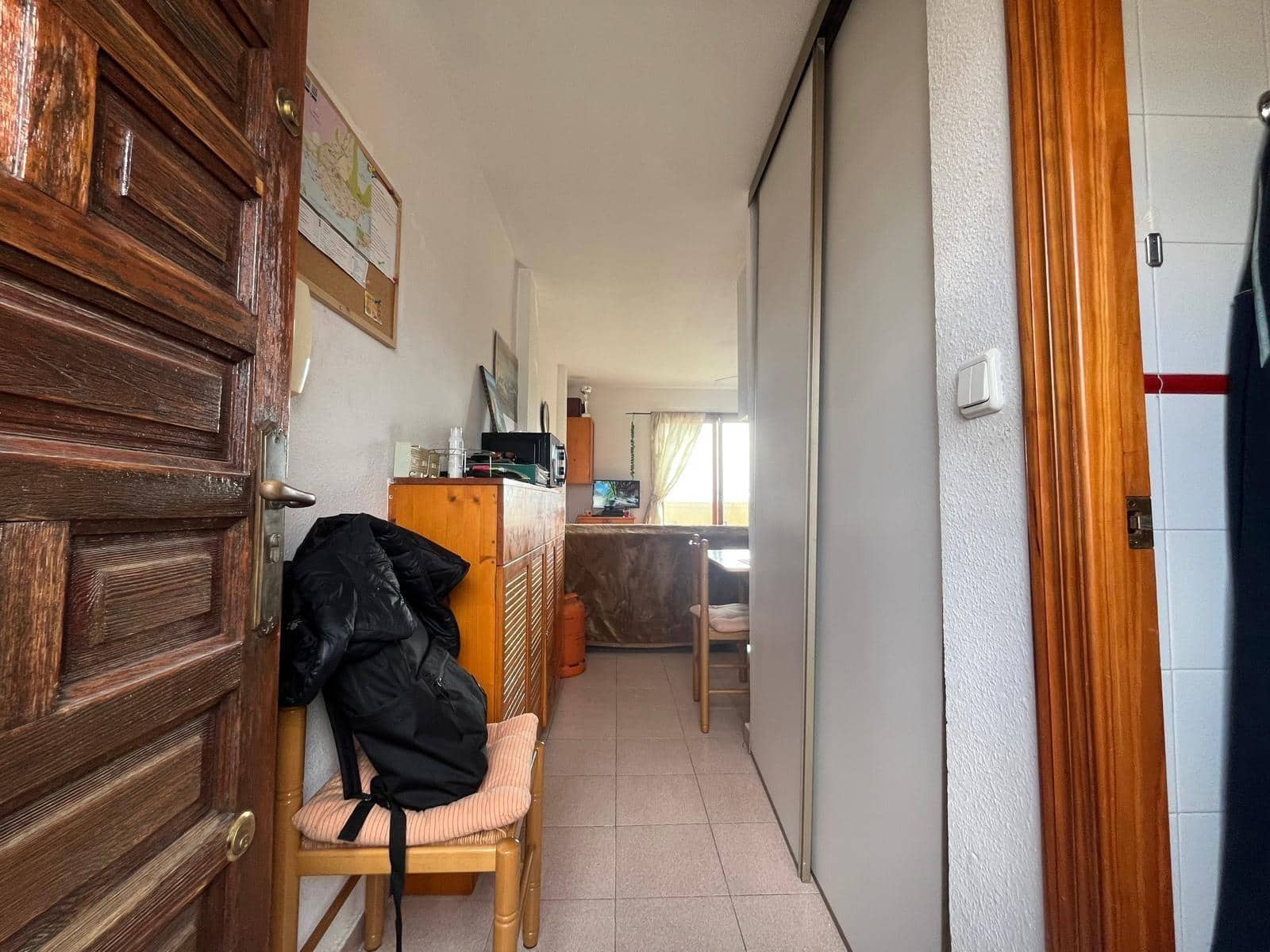 Huoneisto myytävänä paikassa Torrevieja mukana uima-altaan - 82 000 € (Ref: 9663812)