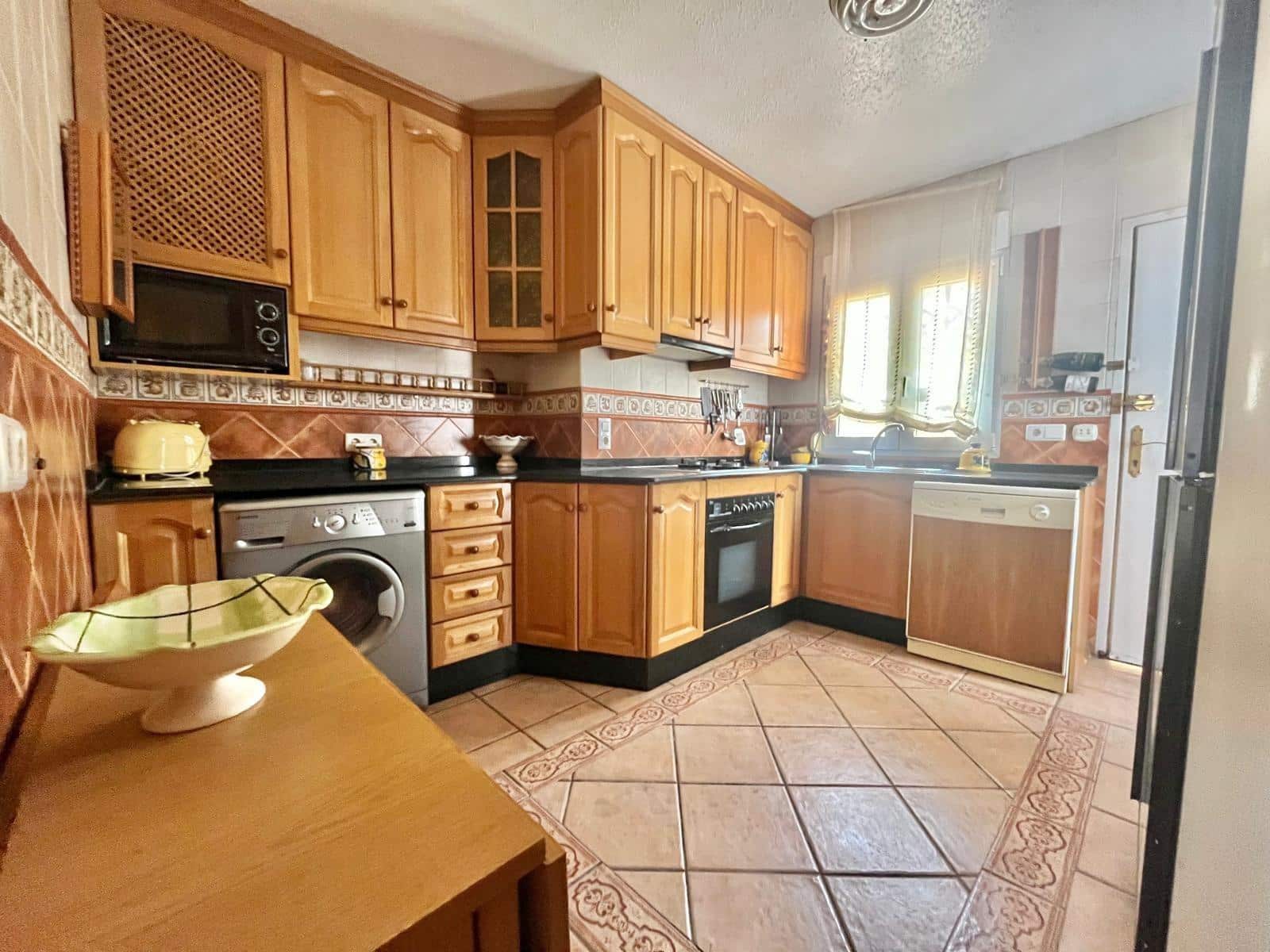 2 bedroom Villa for sale in Torrevieja with pool - € 299,000 (Ref: 9663813)