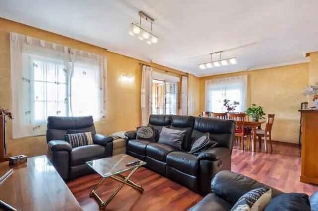 4 slaapkamer Villa te koop in Torrevieja met zwembad - € 499.000 (Ref: 9663837)