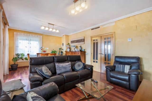 4 slaapkamer Villa te koop in Torrevieja met zwembad - € 499.000 (Ref: 9663837)