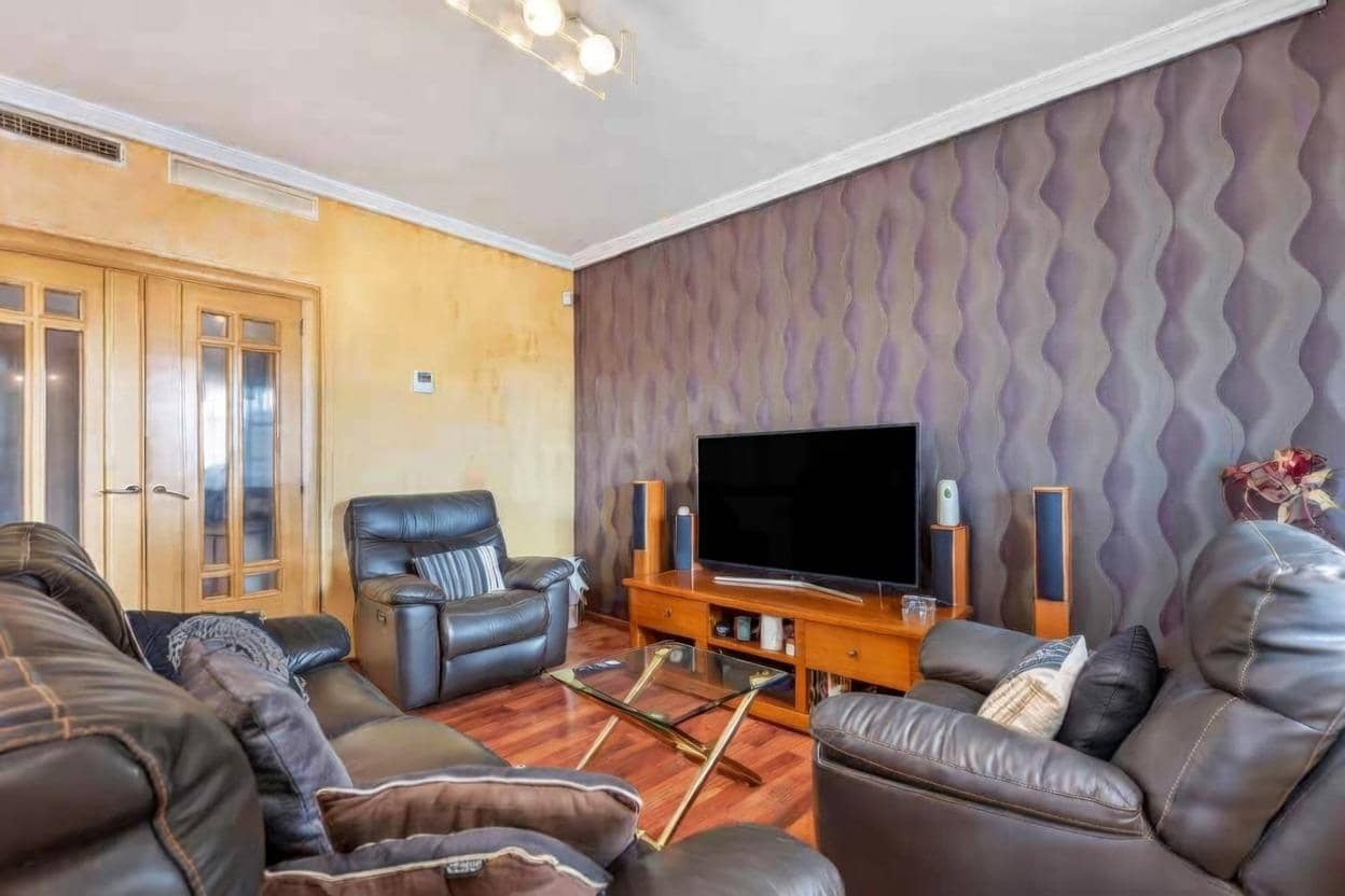 4 bedroom Villa for sale in Torrevieja with pool - € 499,000 (Ref: 9663837)