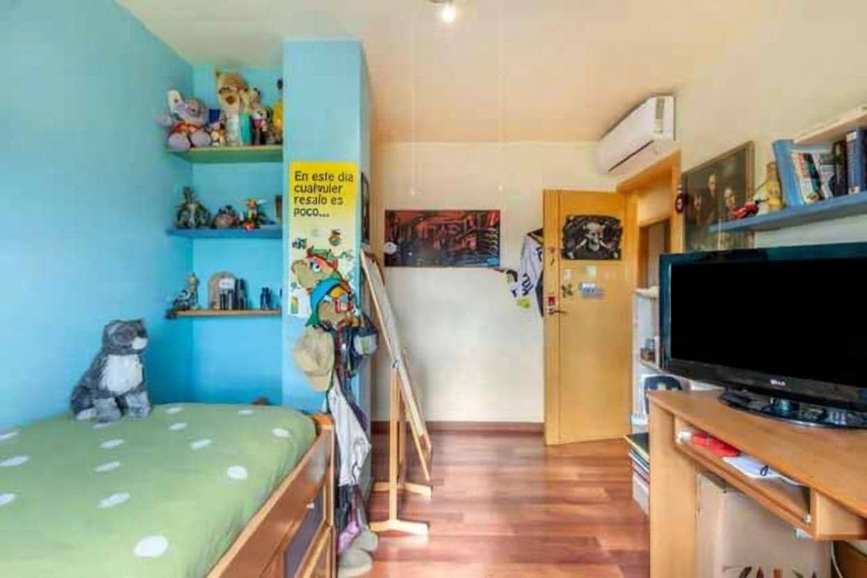 4 bedroom Villa for sale in Torrevieja with pool - € 499,000 (Ref: 9663837)