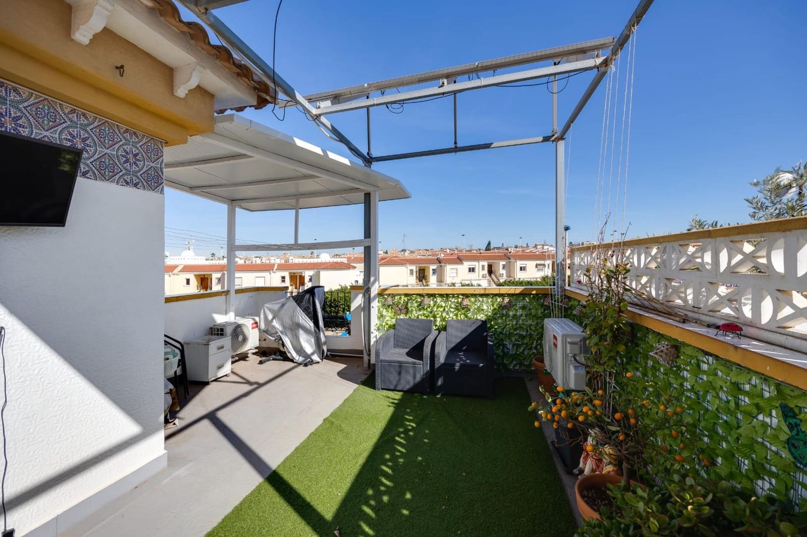 Pareado de 3 habitaciones en Torrevieja en venta con piscina - 249.900 € (Ref: 9663855)