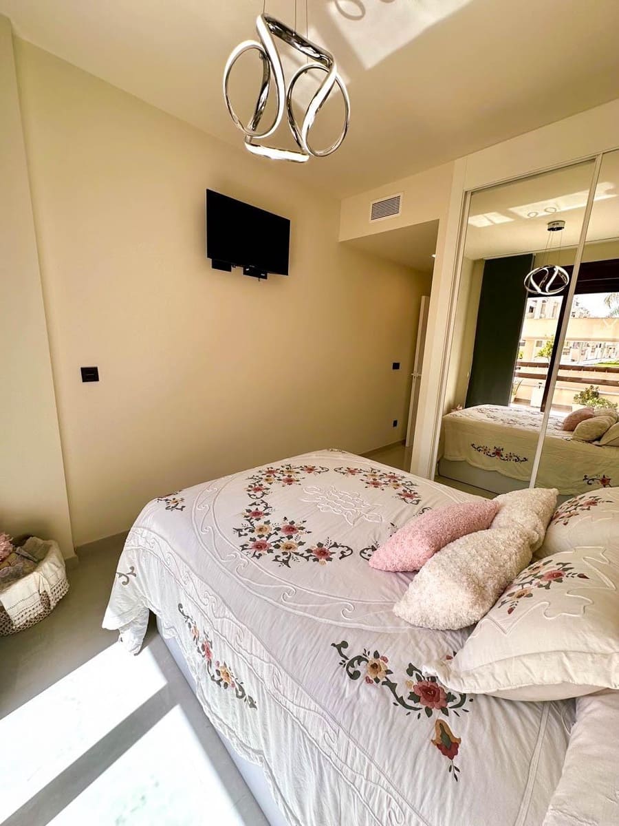 2 slaapkamer Bungalow te koop in Los Balcones met zwembad garage - € 299.000 (Ref: 9666624)