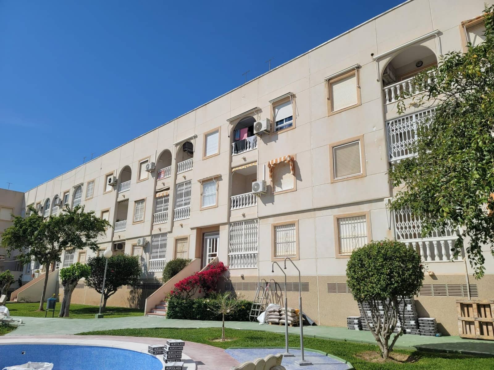 3 slaapkamer Penthouse te koop in Torrevieja met zwembad - € 159.500 (Ref: 9666625)