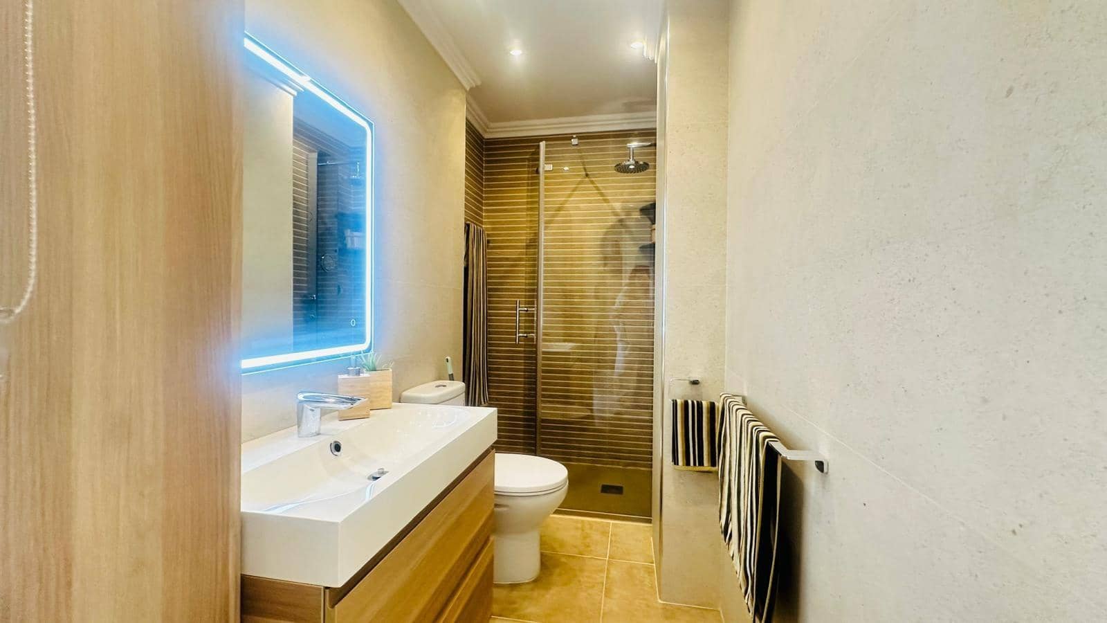 2 bedroom Apartment for sale in Torrevieja with pool - € 178,900 (Ref: 9666635)